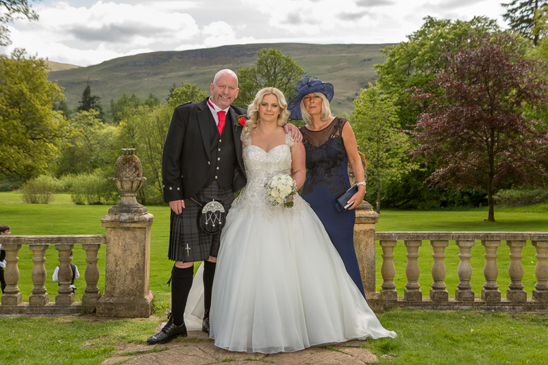 Wedding-photography-Culcreuch-Castle-018.jpg