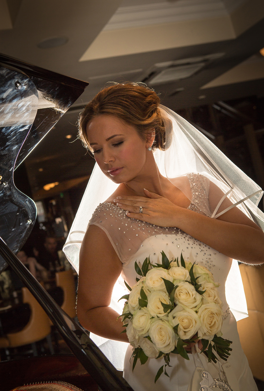 Wedding-photography-Glasgow-city-Chambers-citation-390.jpg