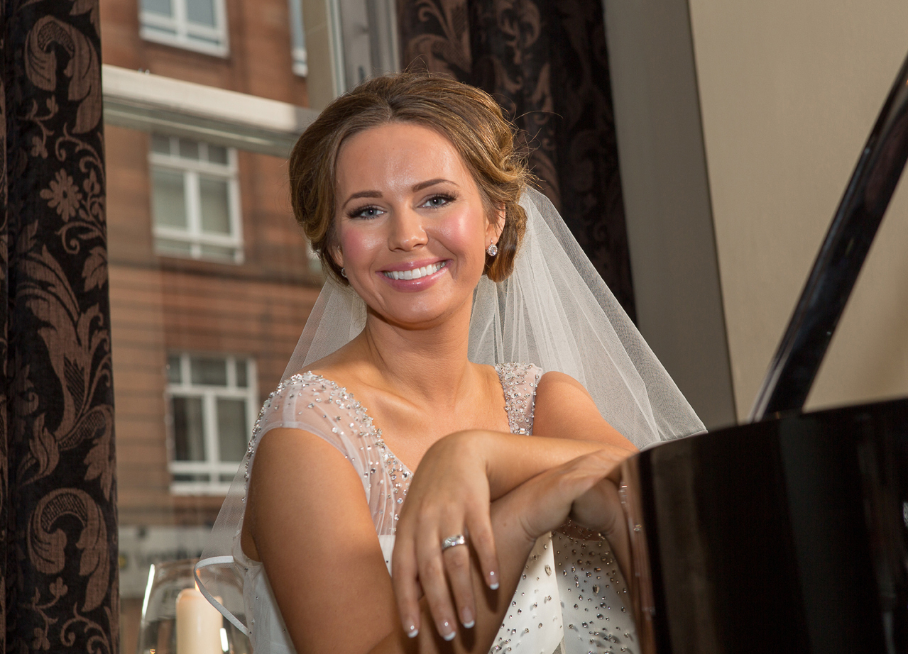 Wedding-photography-Glasgow-city-Chambers-citation-396.jpg
