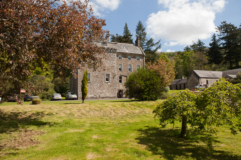 Wedding-photographers-Culcreuch-Castle-005.jpg