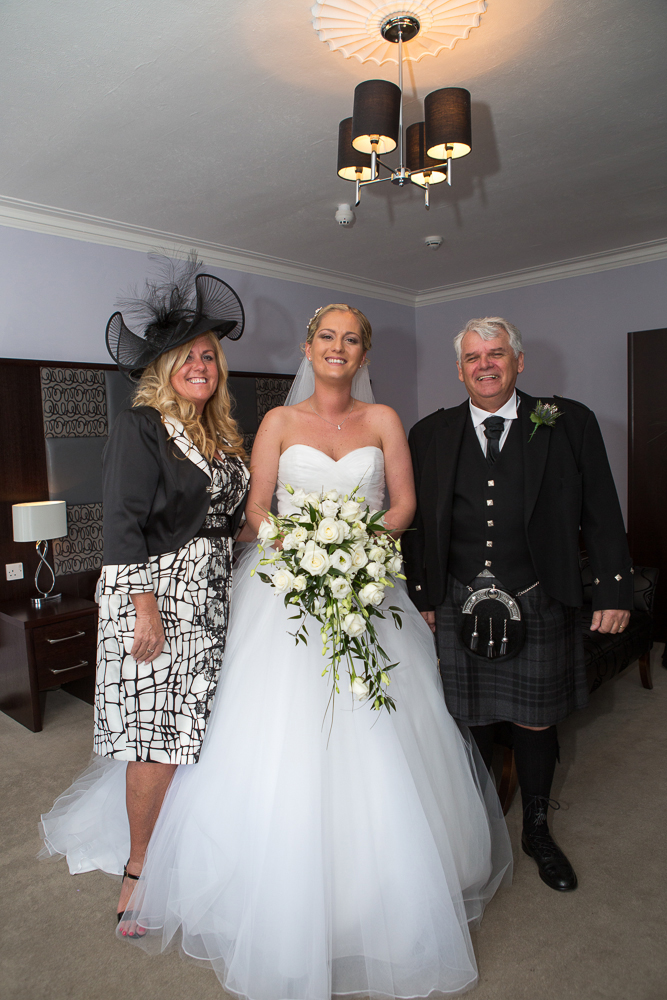 wedding-photography-Buchanan-Arms-hotel.jpg-13.jpg