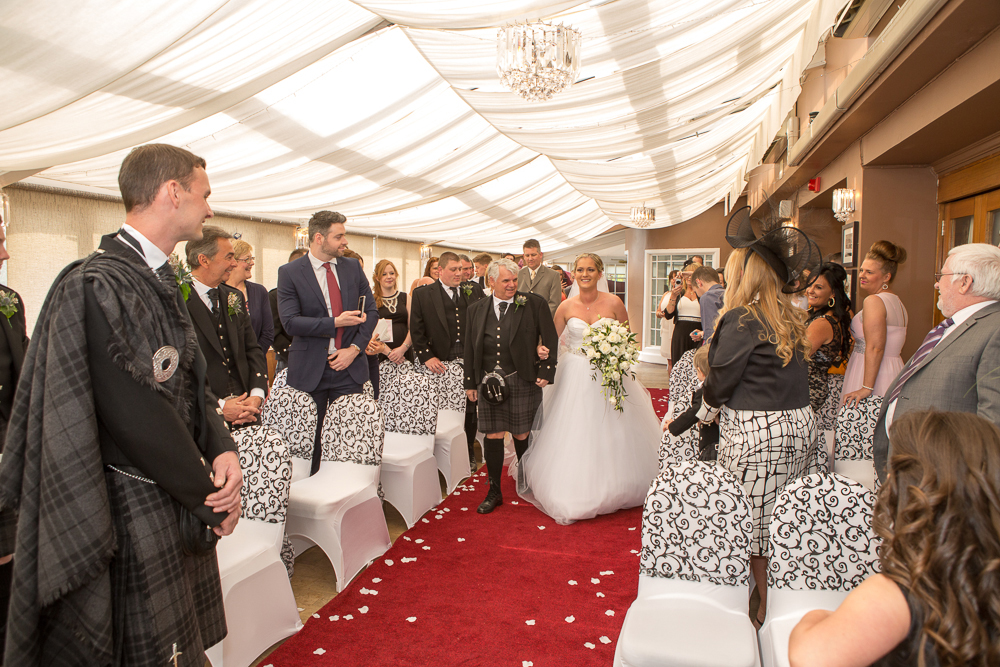 wedding-photography-Buchanan-Arms-hotel.jpg-14.jpg