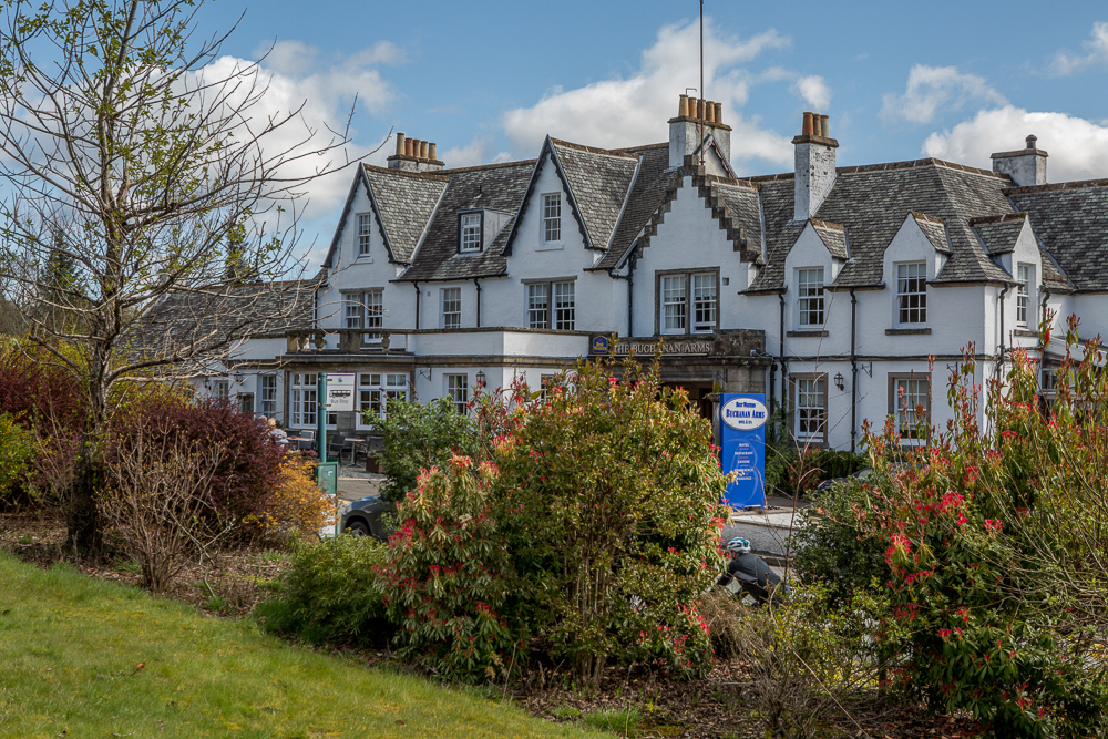 wedding-photography-Buchanan-Arms-hotel.jpg-3.jpg