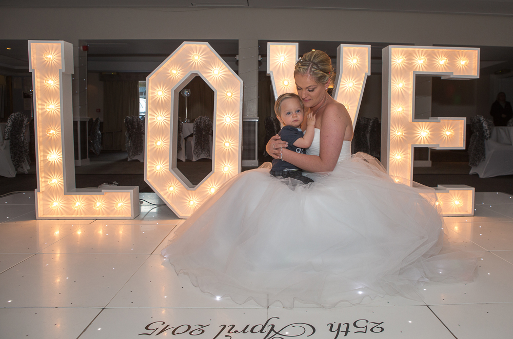 wedding-photography-Buchanan-Arms-hotel.jpg-37.jpg