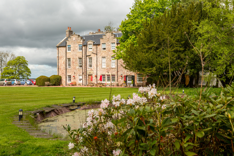 wedding-photography-Shieldhill-Castle-010.jpg