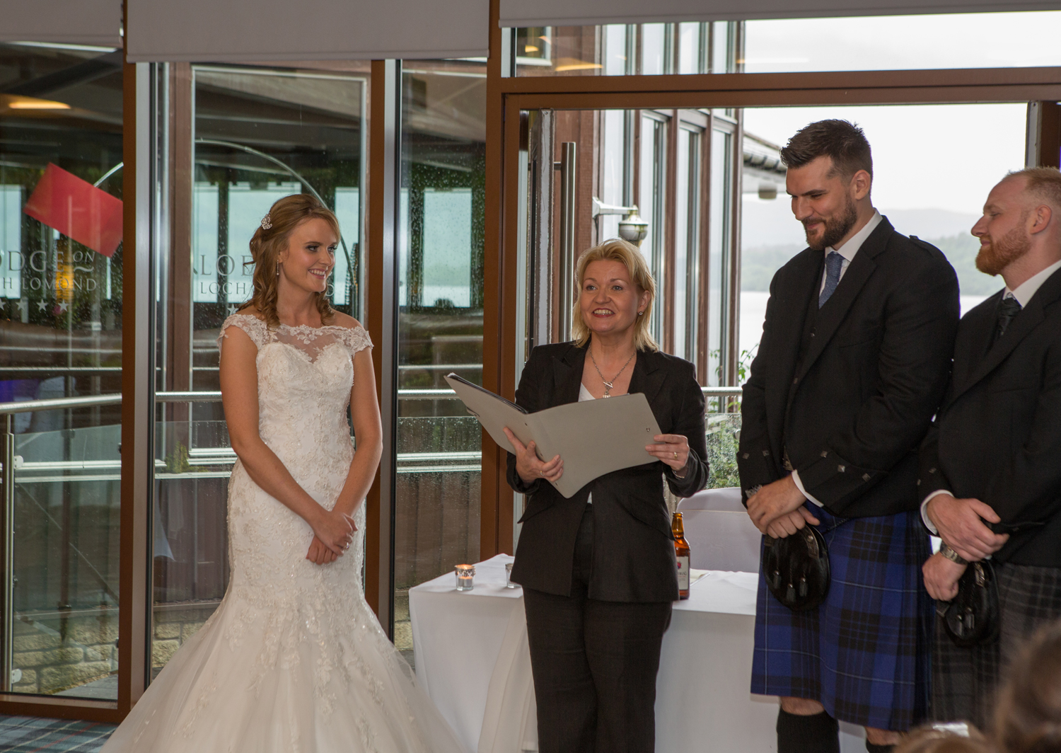 Wedding-photography-Lodge-on-The-Loch-006